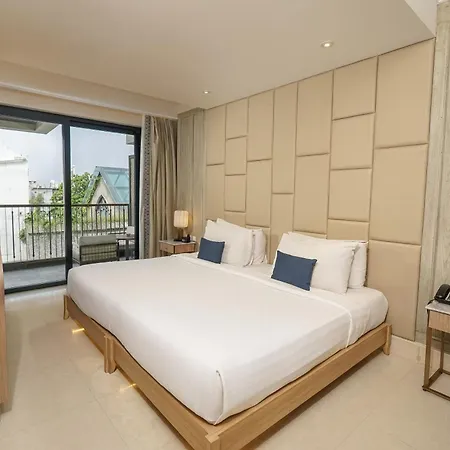 Jambuluwuk Oceano Seminyak Hotel Exterior photo